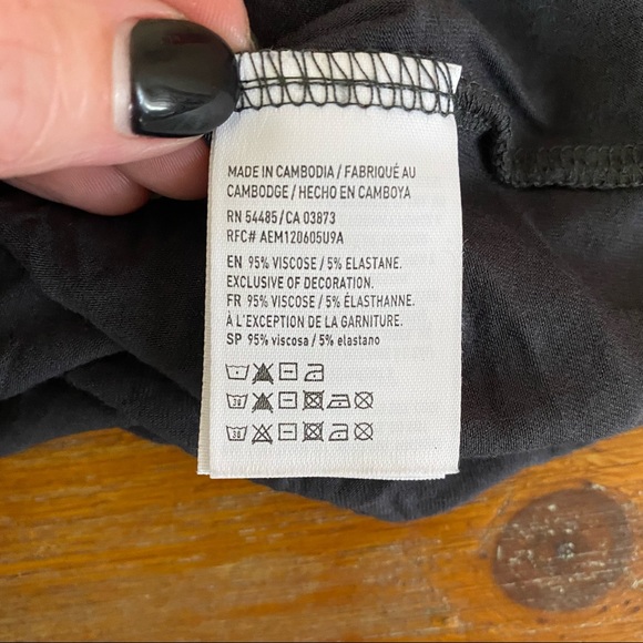 American Eagle Favorite Tee Floral - Picture 2 of 4